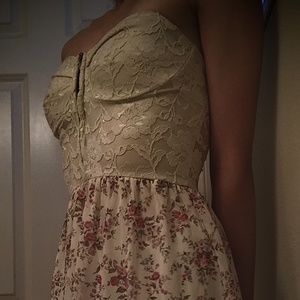 Vintage lace dress - floral spring vibes